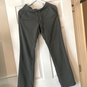 Athleta active pants size 6 green